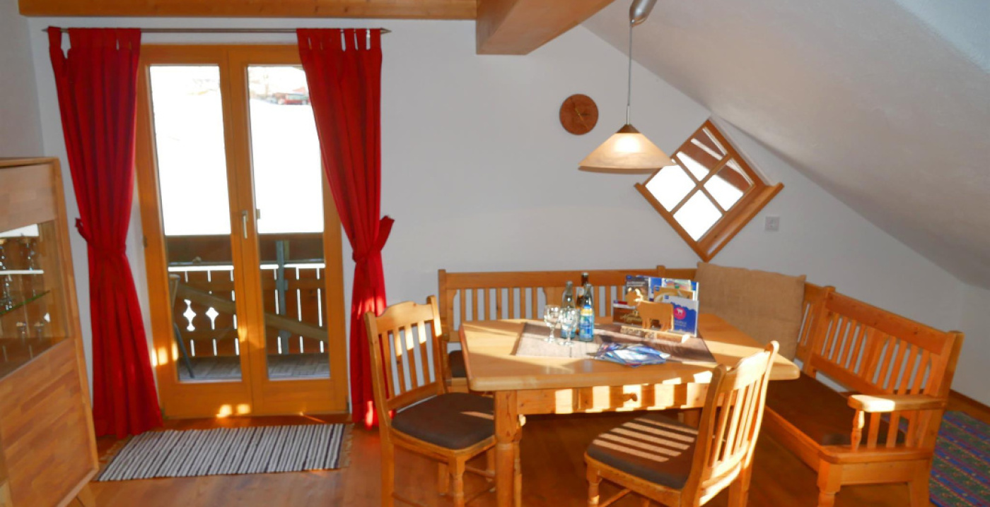 Ferienwohnung-Bergblick-Essbereich.jpg